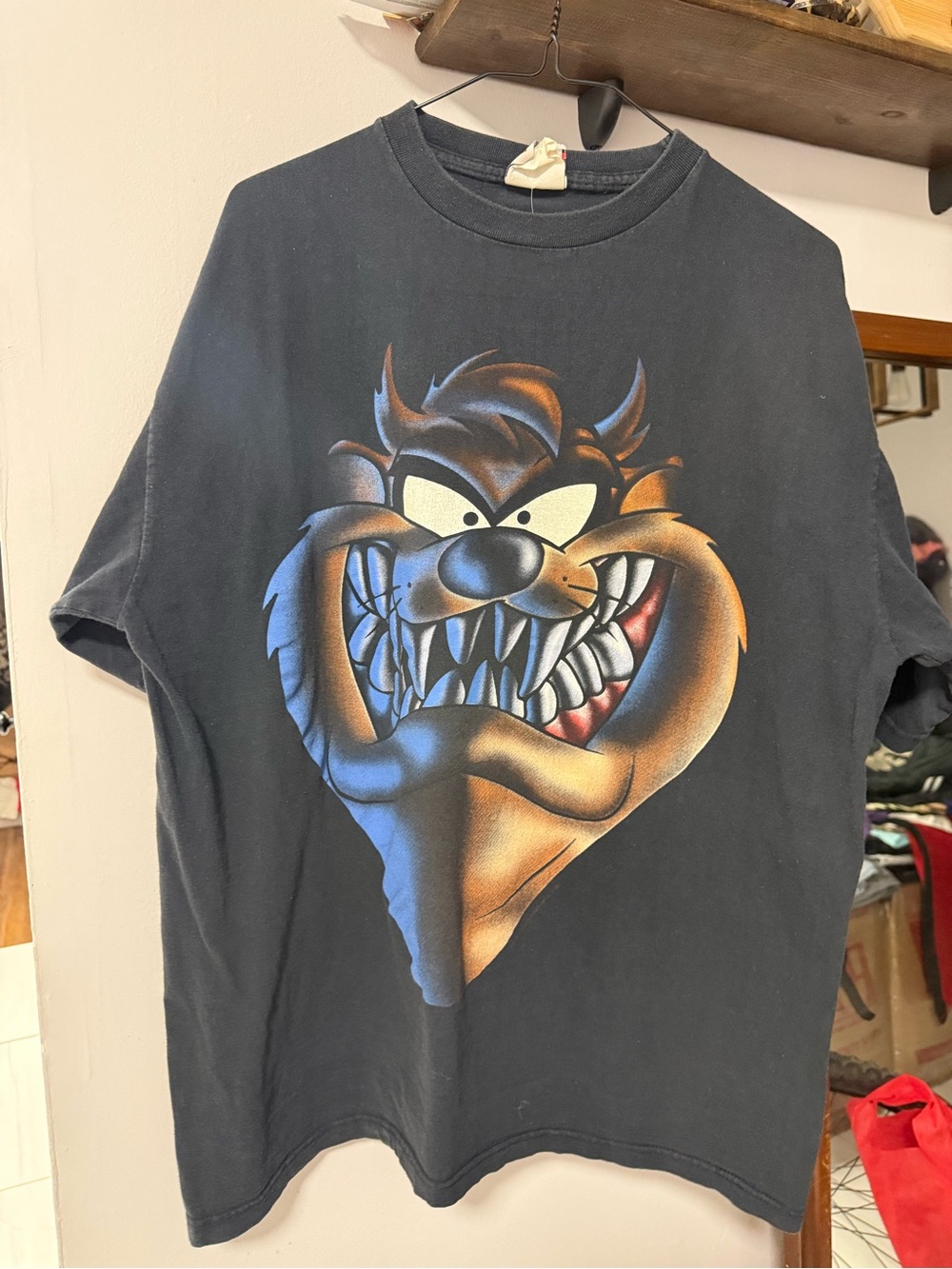 1990’s cartoon tee ( Tasmanian devil )